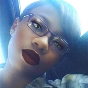 Meet your Posher, Dominique